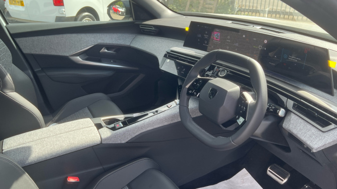 Peugeot 3008 157kW Allure 73kWh 5dr Auto Electric Estate - Image 11